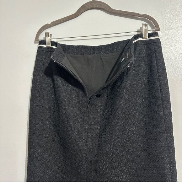 Talbots Black Pencil Skirt Unique Front Buttons Slit In Back size 10 - Picture 3 of 7